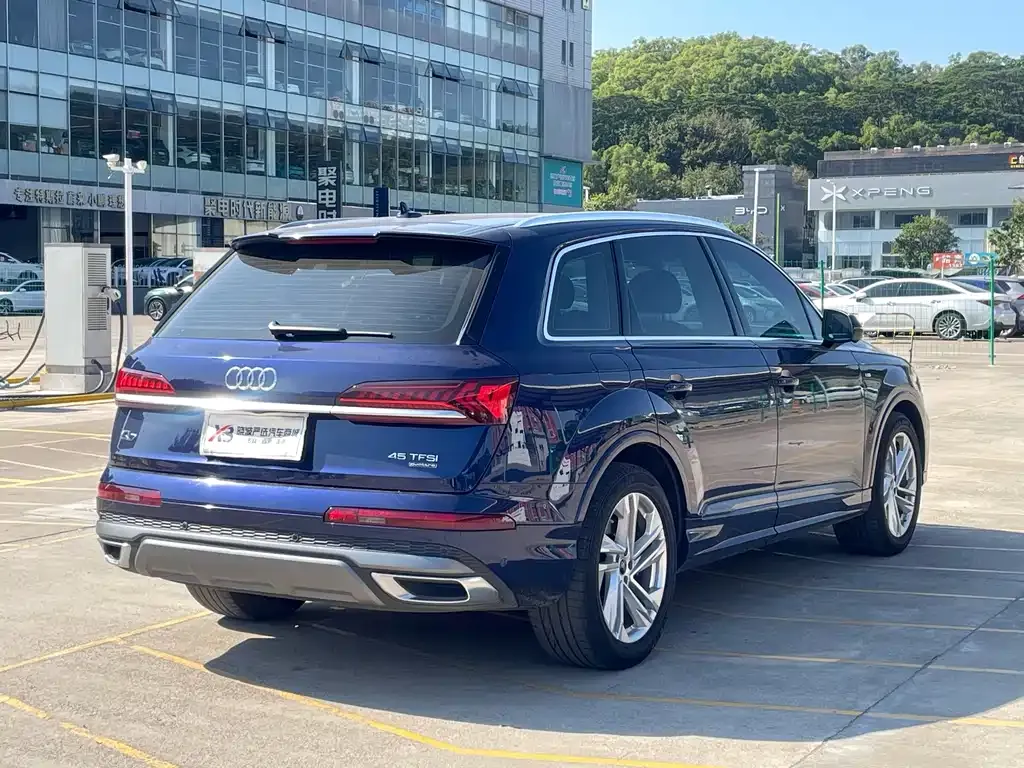 Audi Q7 2021 из CN, фото 7