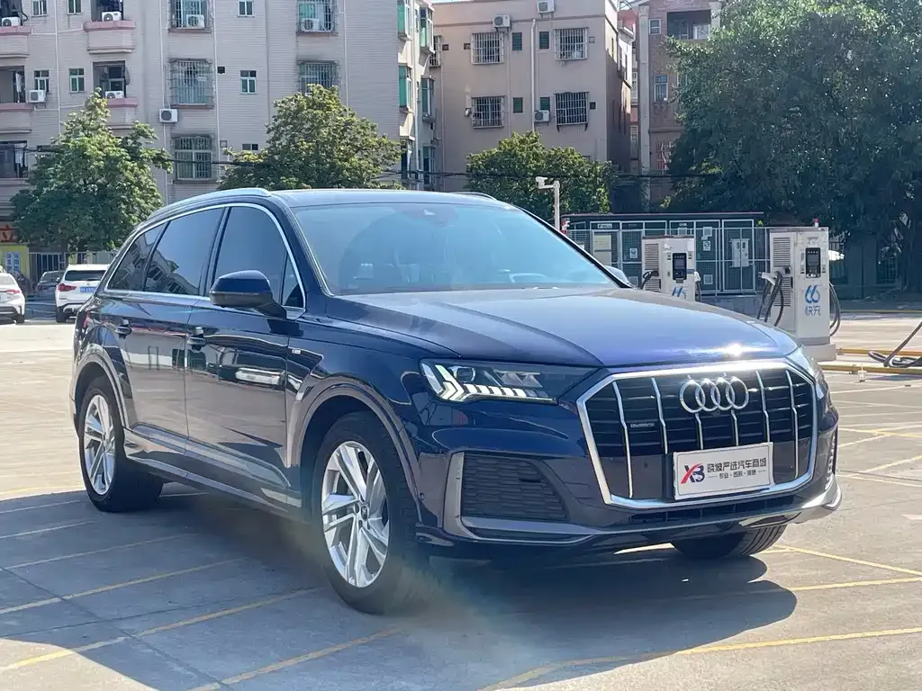 Audi Q7 2021 из CN, фото 4