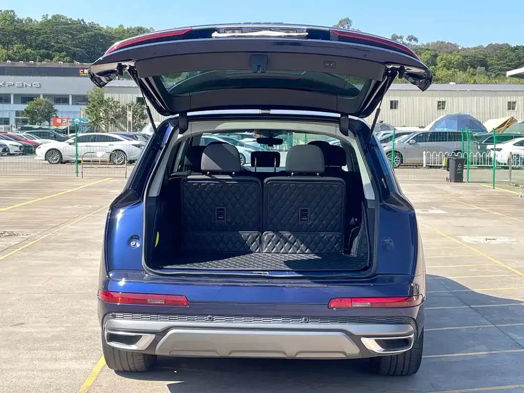 Audi Q7 2021 из CN, фото 9