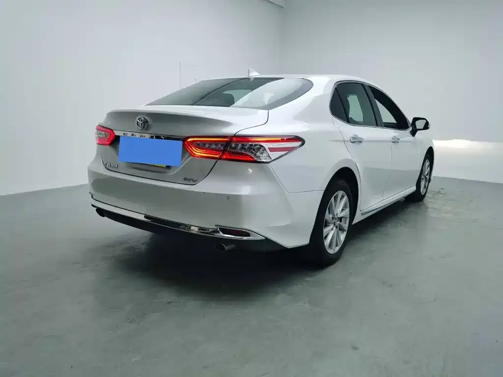 Toyota Camry 2023 из CN, фото 2