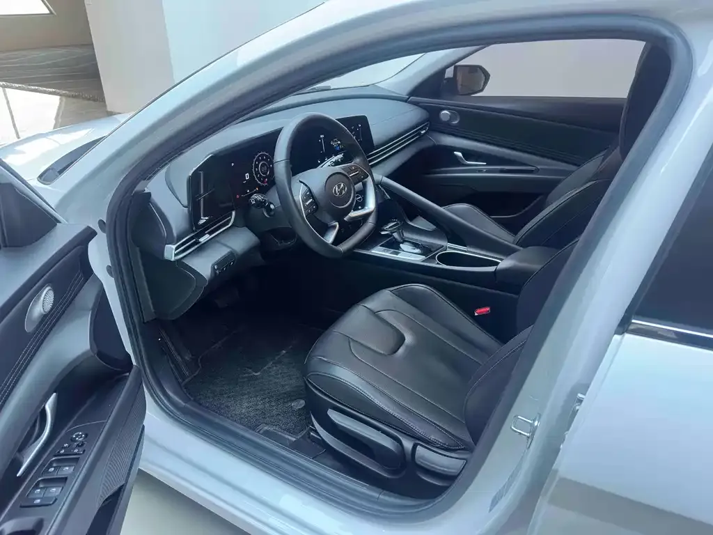 Hyundai Elantra 2023 из CN, фото 10