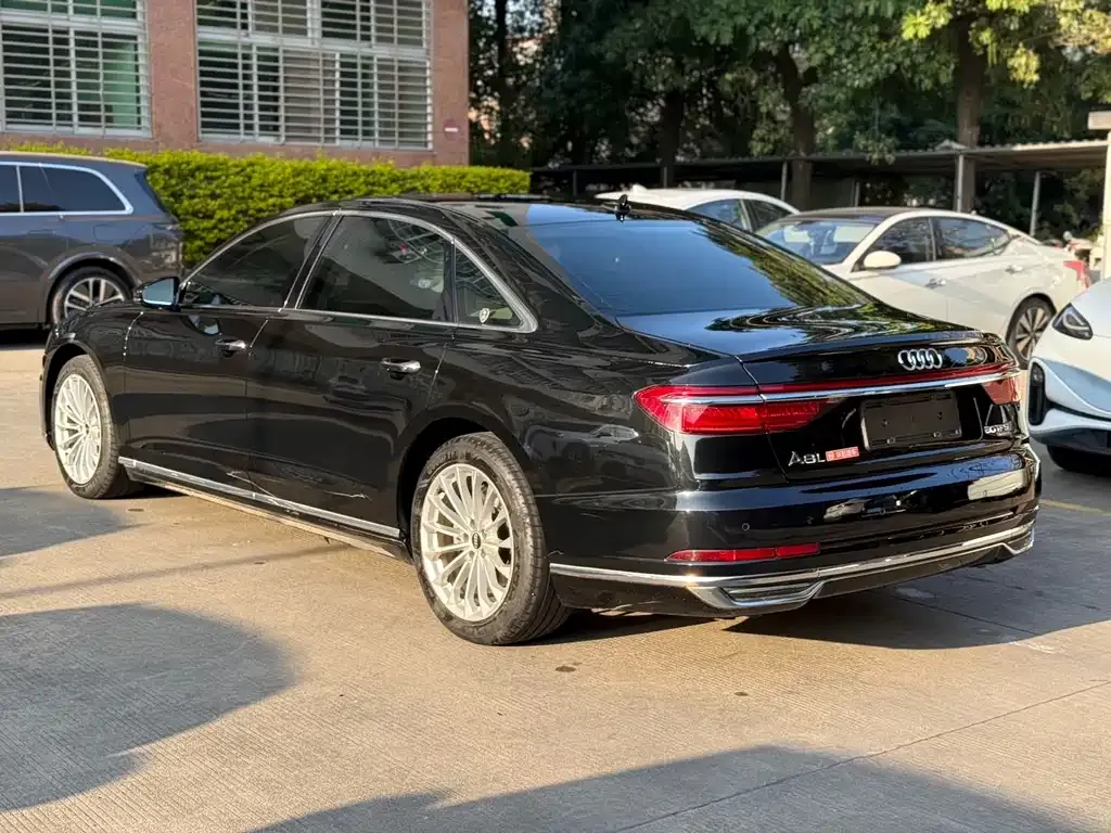 Audi A8 2021 из CN, фото 8
