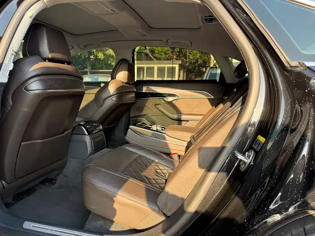 Audi A8 2021 из CN, фото 3