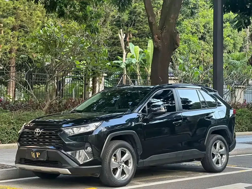 Toyota RAV4 2022 из CN, фото 1