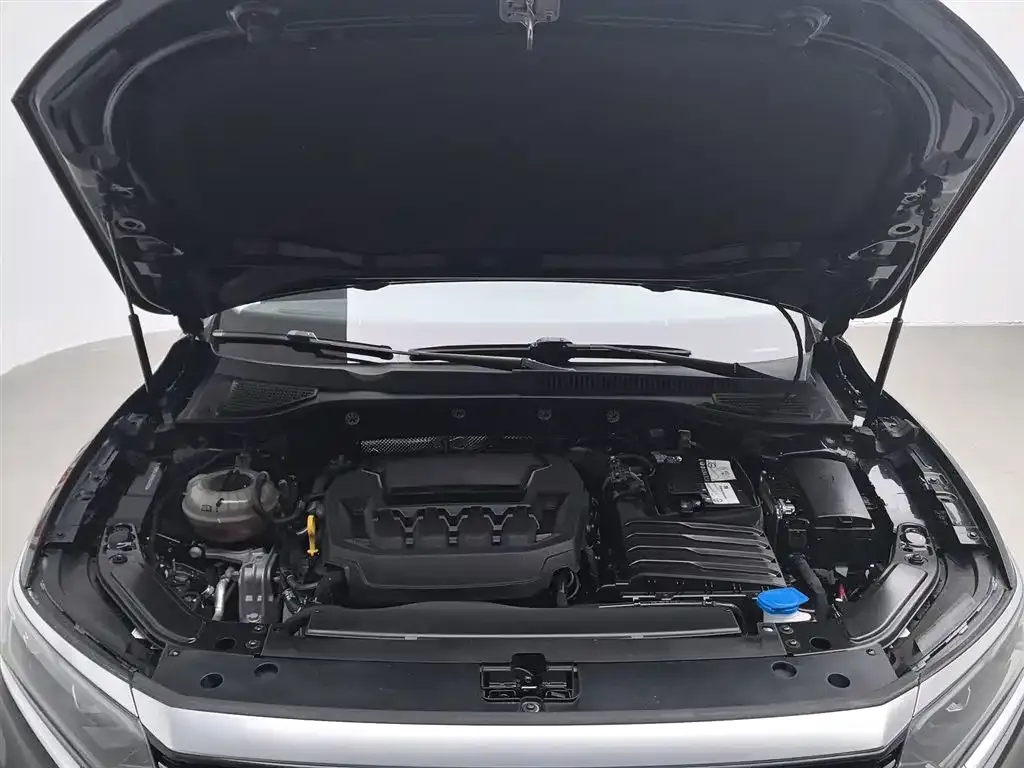 Volkswagen Passat 2023 из CN, фото 7
