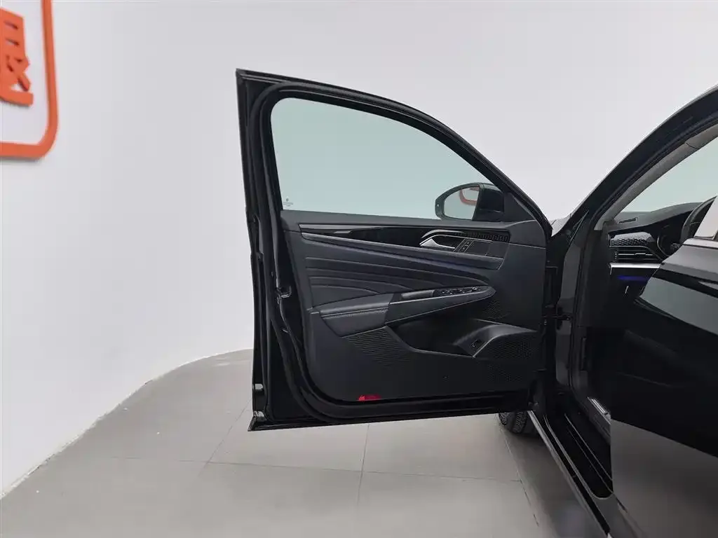 Volkswagen Passat 2023 из CN, фото 8