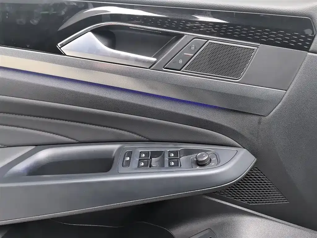 Volkswagen Passat 2023 из CN, фото 9