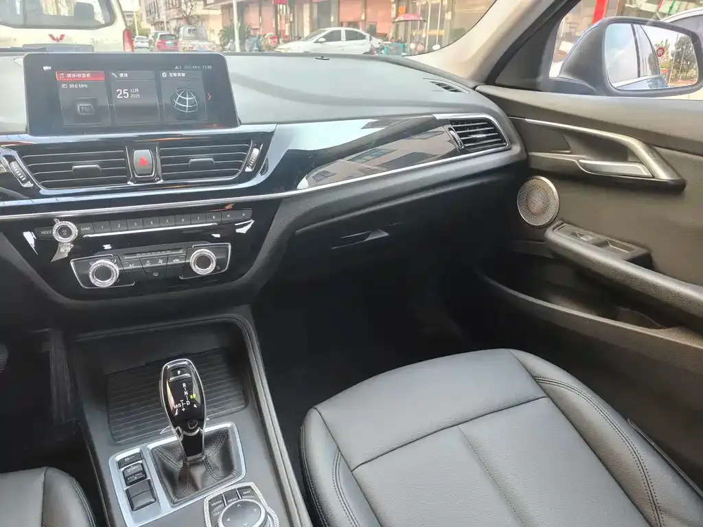 BMW 1 Series 2021 из CN, фото 3