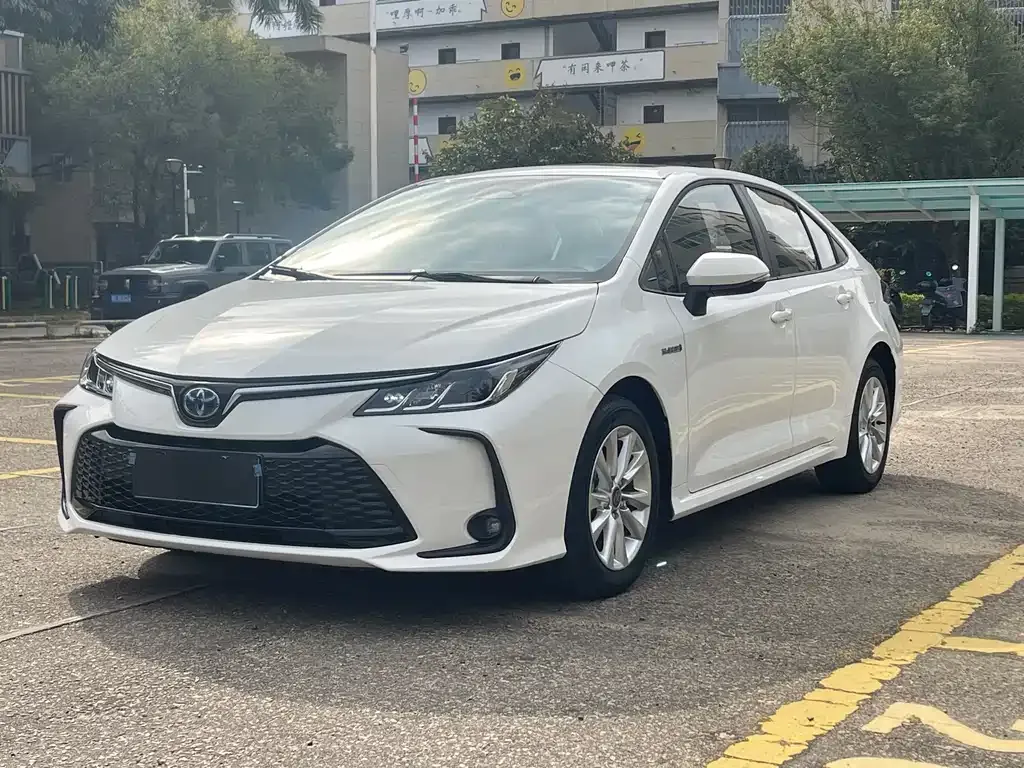 Toyota Corolla — фото 1