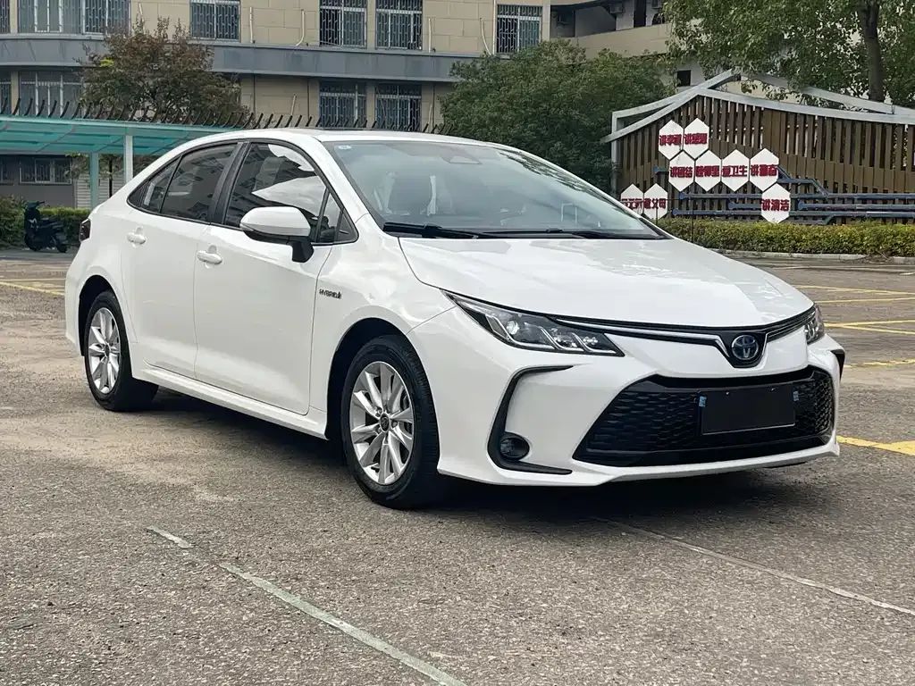 Toyota Corolla — фото 10