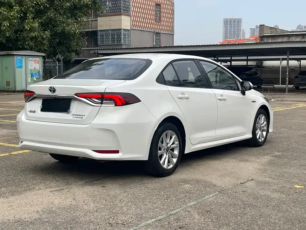 Toyota Corolla — фото 6