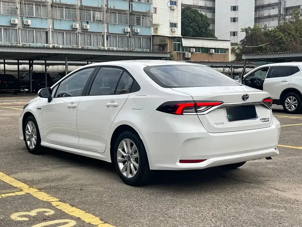 Toyota Corolla — фото 5