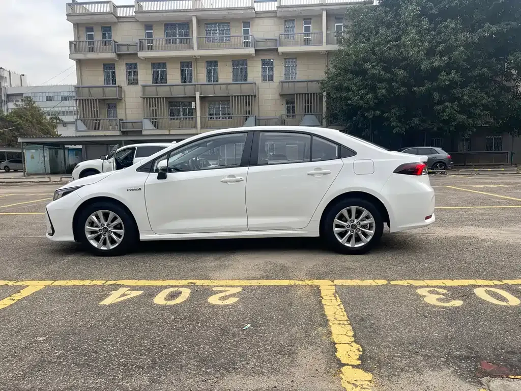 Toyota Corolla — фото 8