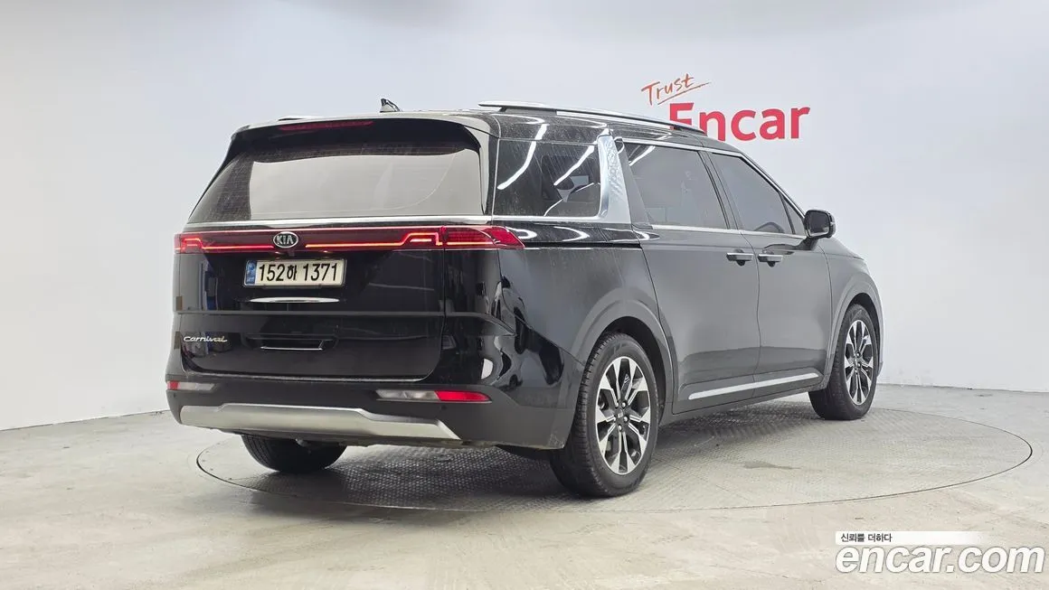 Kia Carnival — фото 10