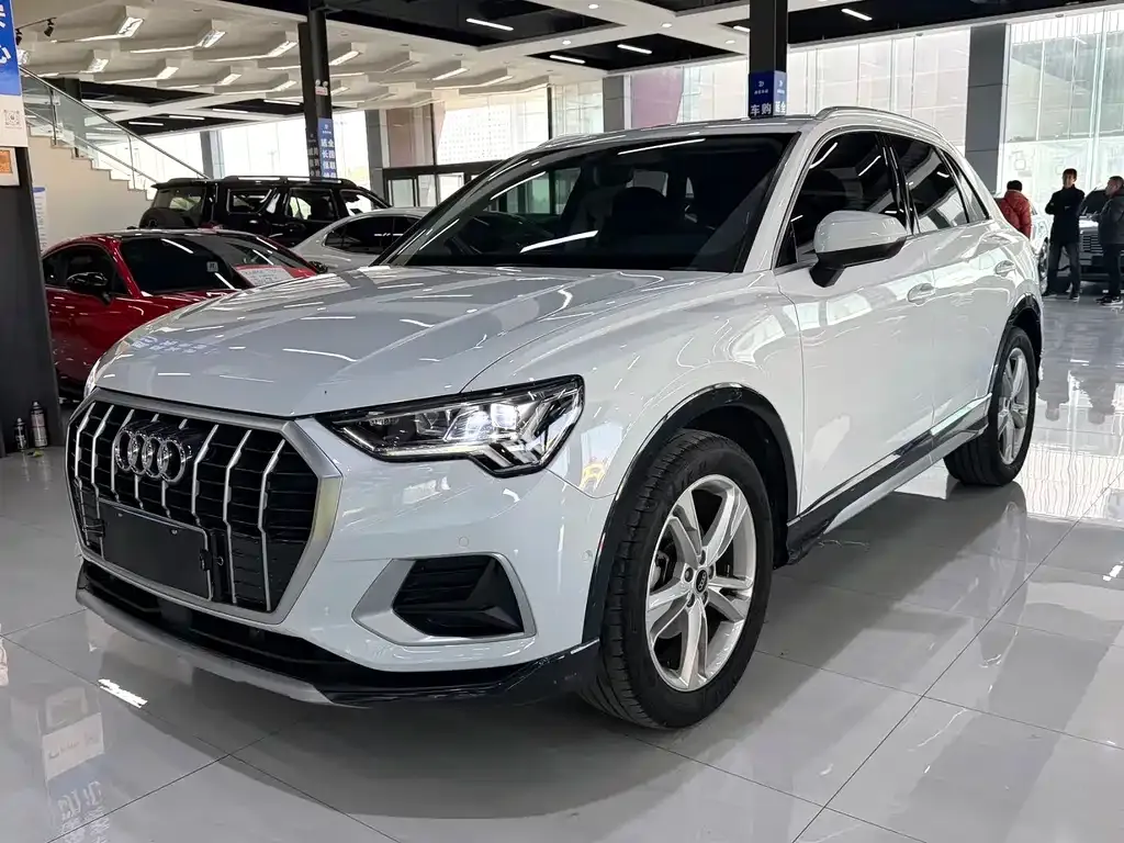 Audi Q3 — фото 1