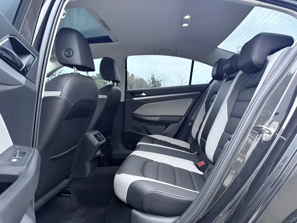 Volkswagen Bora 2023 из CN, фото 10