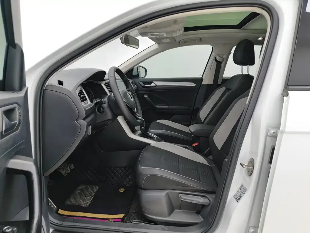 Volkswagen T-Roc 2023 из CN, фото 8