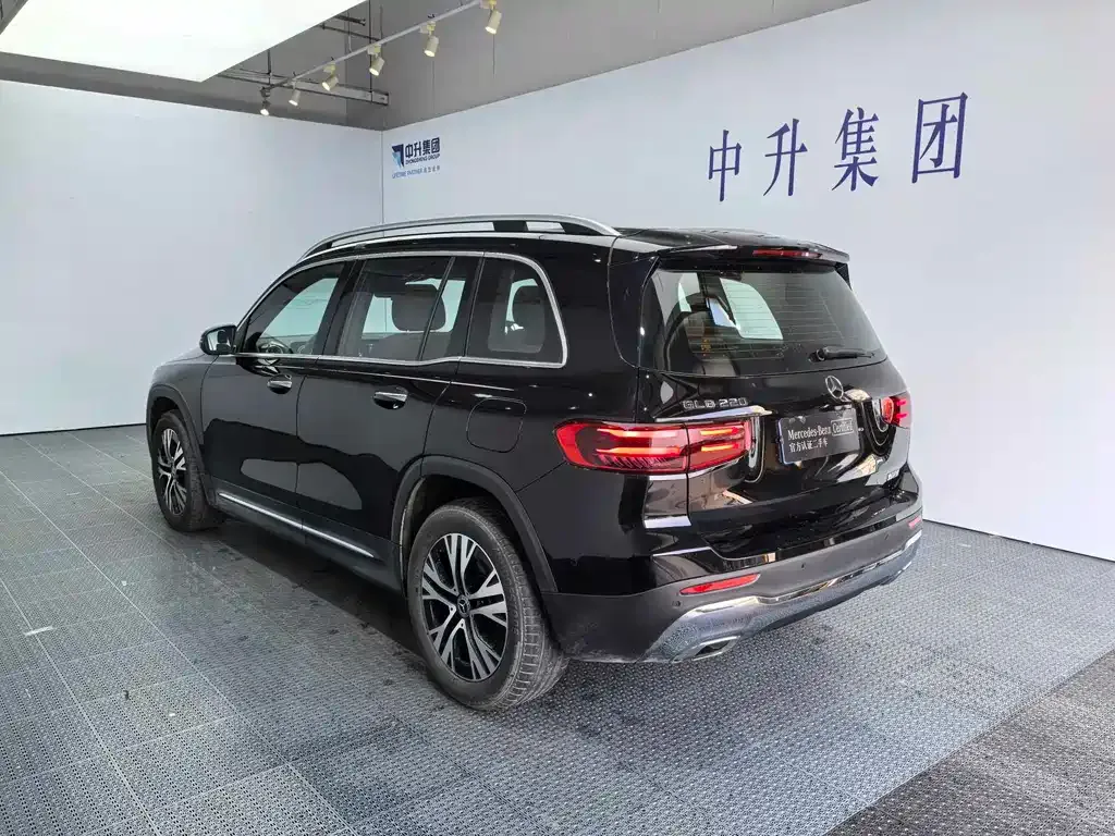 Mercedes-Benz GLB — фото 10