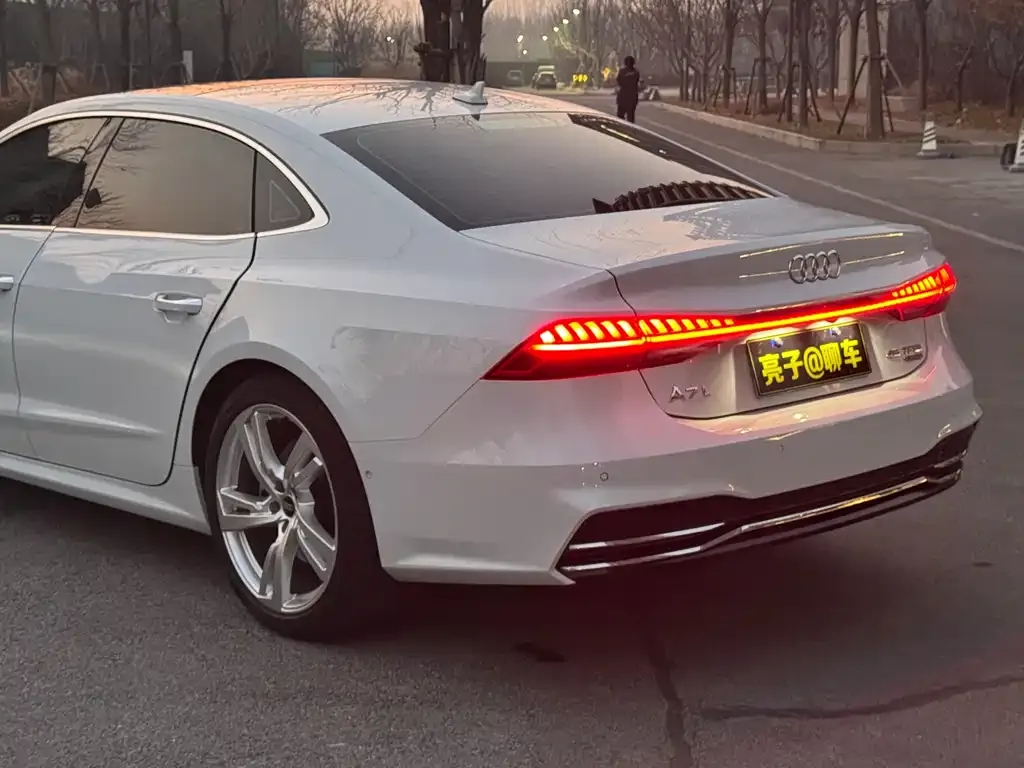 Audi A7L 2023 из CN, фото 10