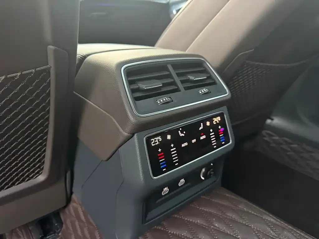 Audi A7L 2023 из CN, фото 6
