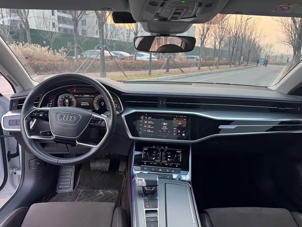 Audi A7L 2023 из CN, фото 8