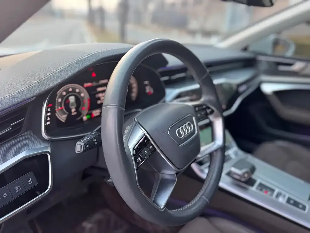 Audi A7L 2023 из CN, фото 5