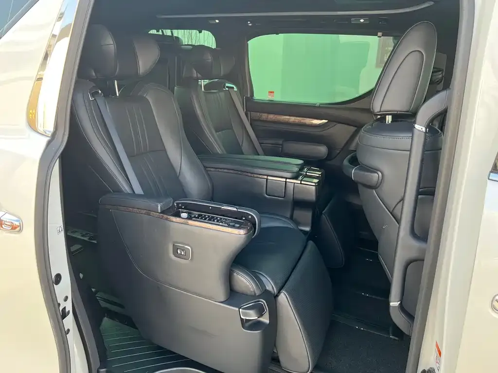 Toyota Alphard 2023 из CN, фото 6