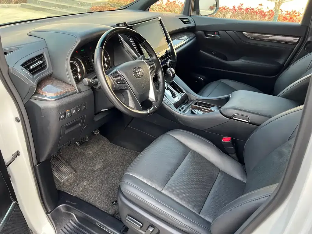 Toyota Alphard 2023 из CN, фото 9