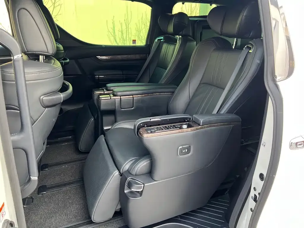 Toyota Alphard 2023 из CN, фото 5