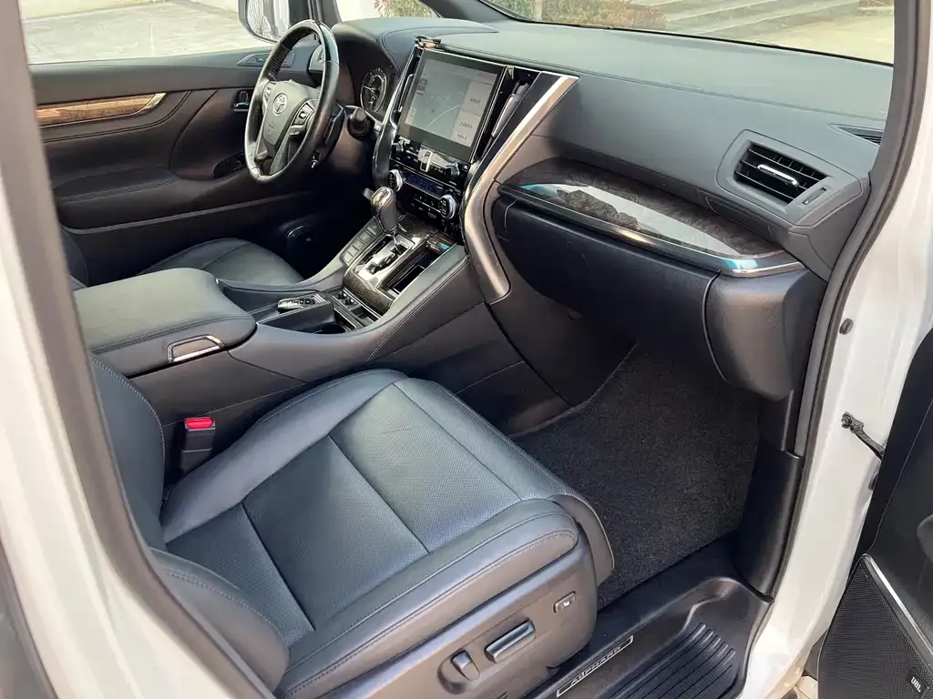 Toyota Alphard 2023 из CN, фото 7