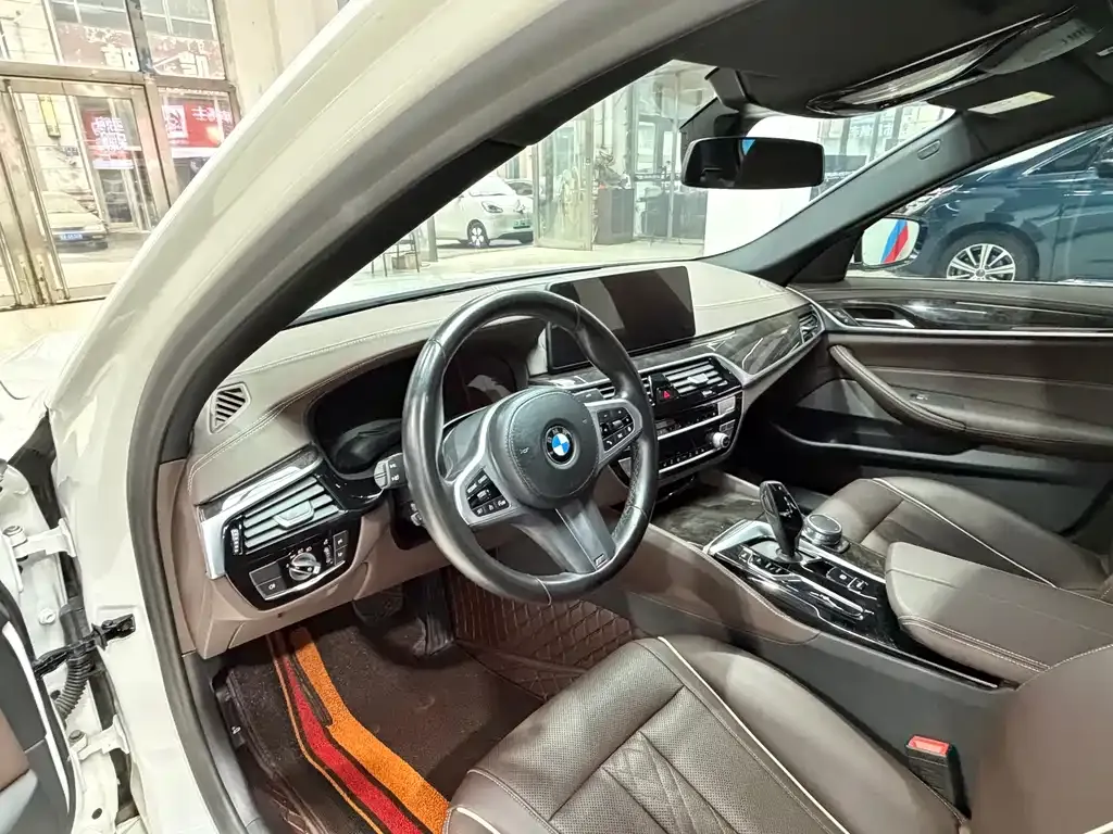 BMW 5 Series — фото 10