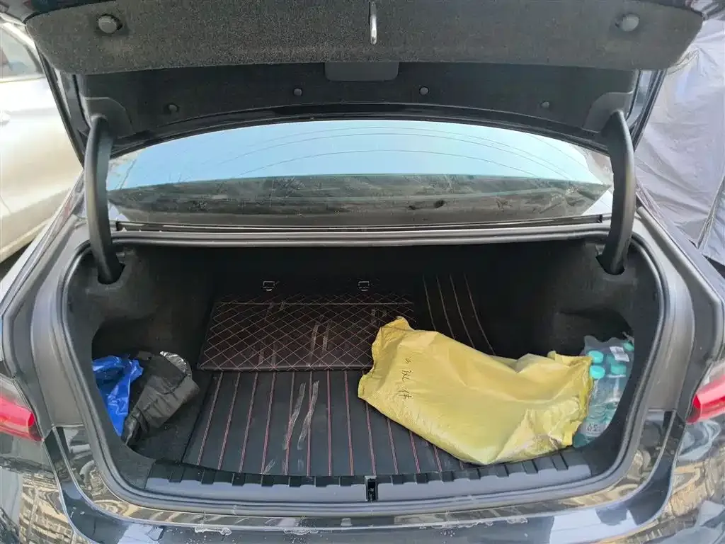 BMW 3 Series 2024 из CN, фото 7