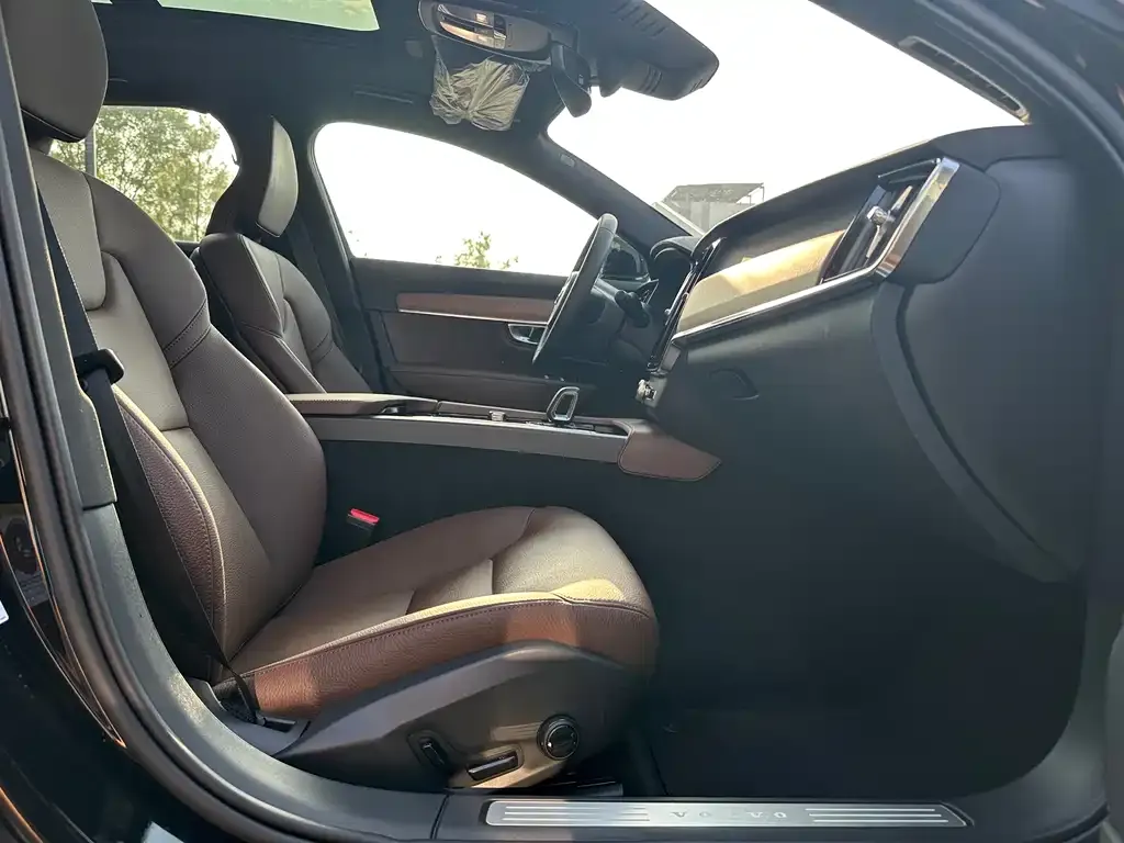 Volvo S90 2024 из CN, фото 3