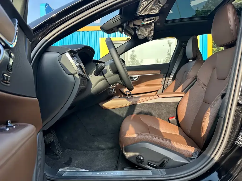 Volvo S90 2024 из CN, фото 4