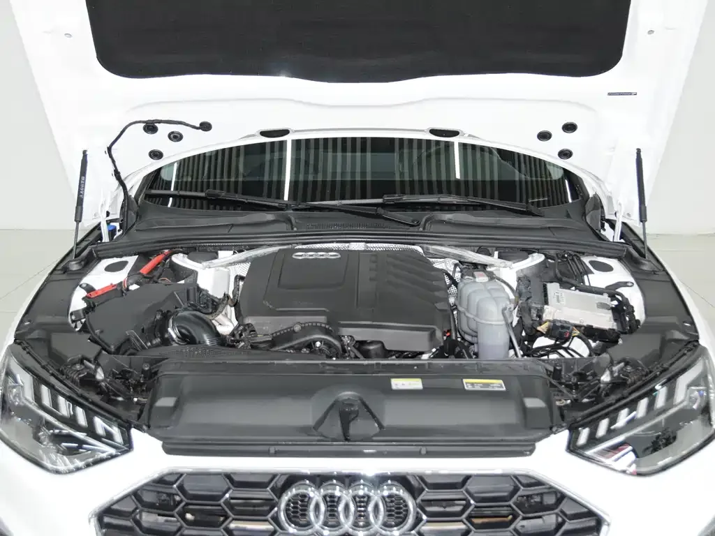Audi A4L 2023 из CN, фото 5