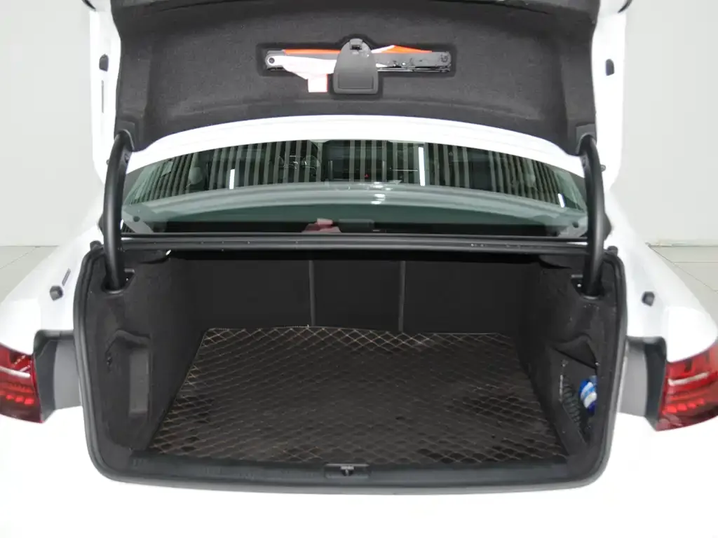 Audi A4L 2023 из CN, фото 3