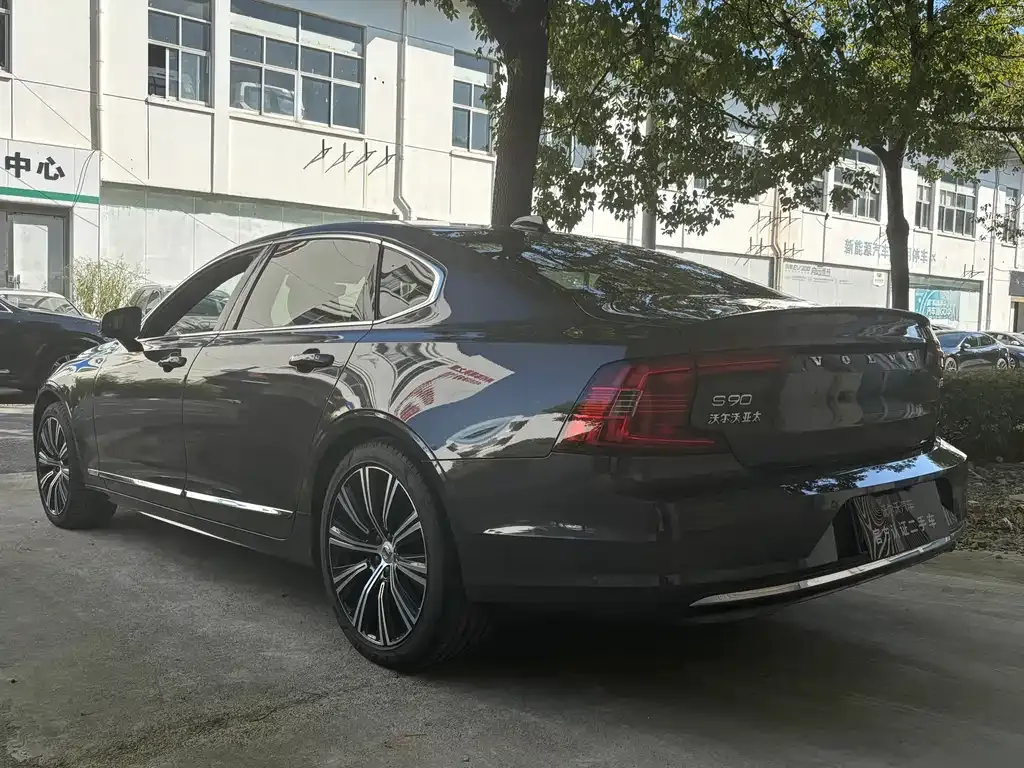 Volvo S90 2025 из CN, фото 5