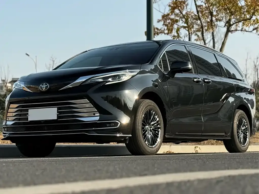 Toyota Sienna — фото 8