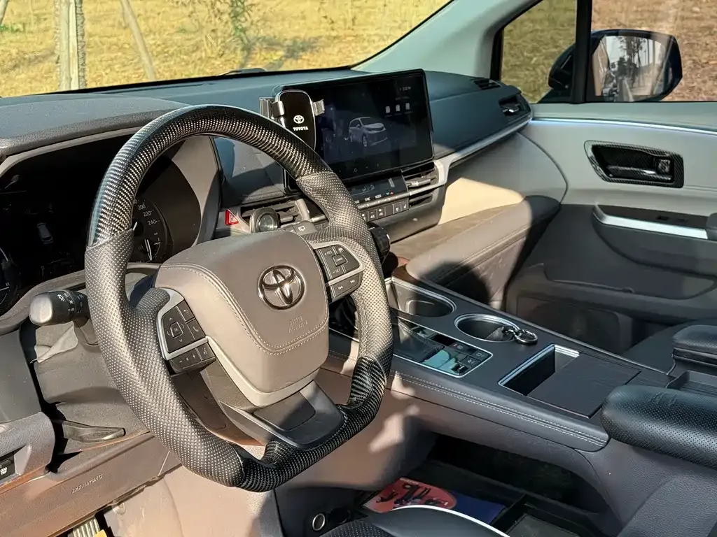 Toyota Sienna — фото 6