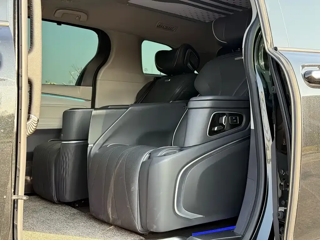 Toyota Sienna — фото 7
