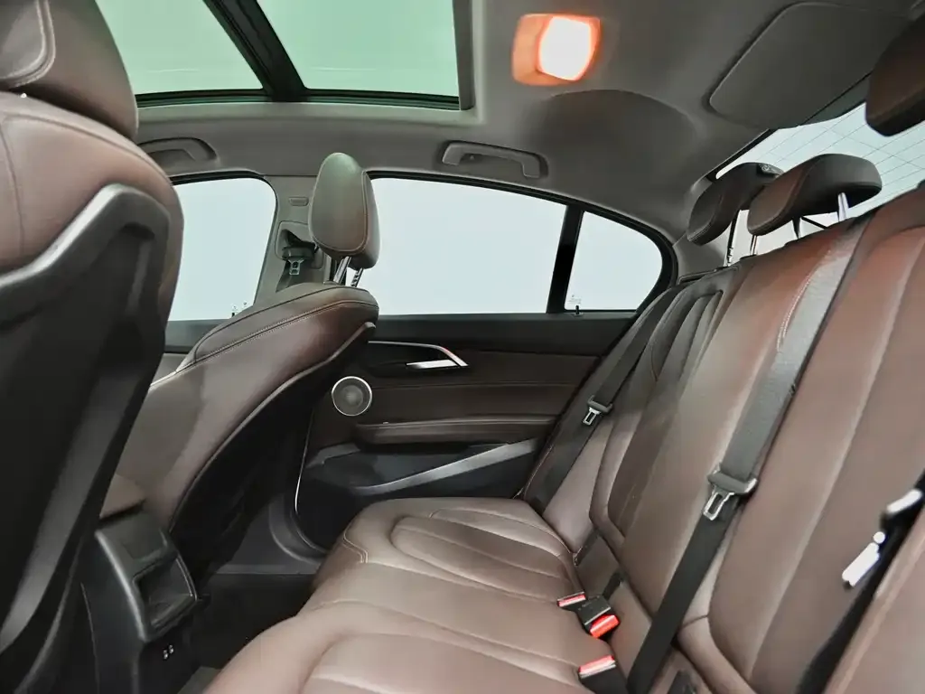 BMW 1 Series 2023 из CN, фото 6