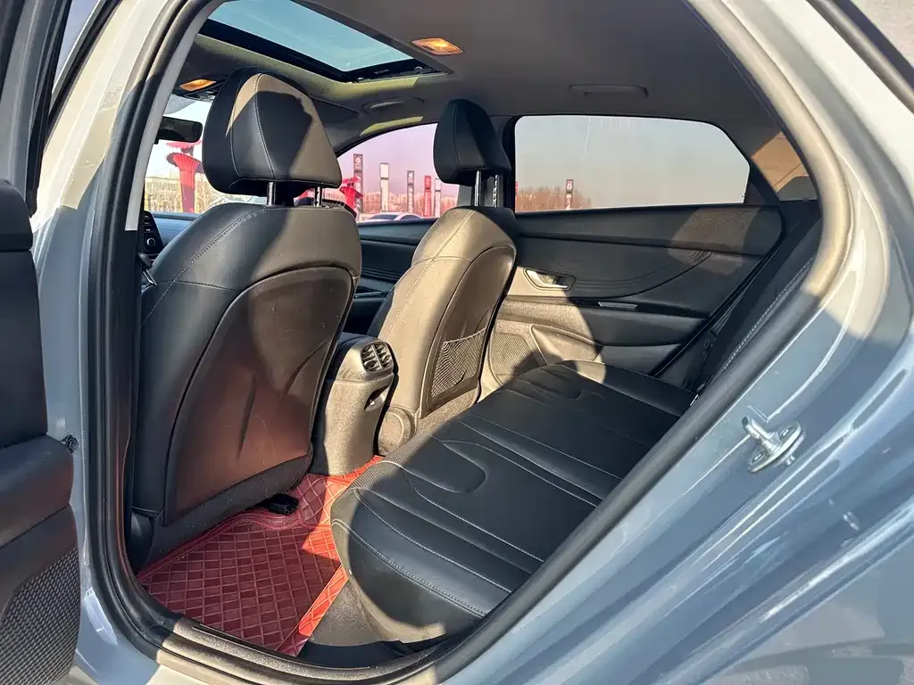 Hyundai Elantra — фото 2