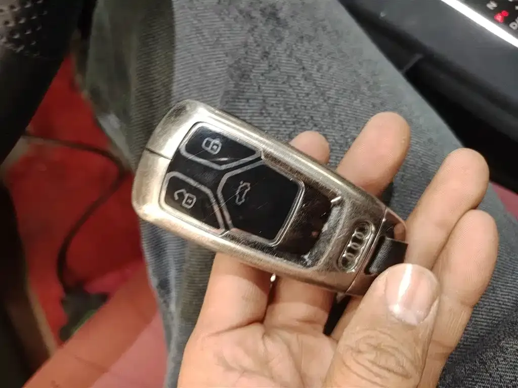 Audi A4L 2022 из CN, фото 9