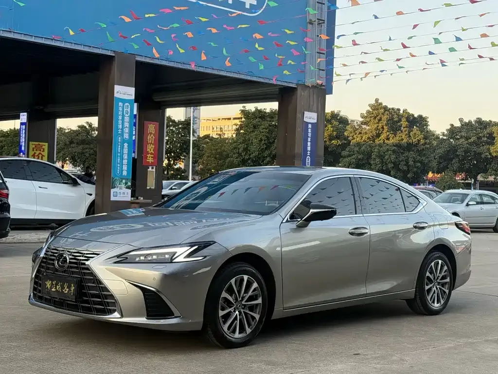 Lexus ES — фото 1
