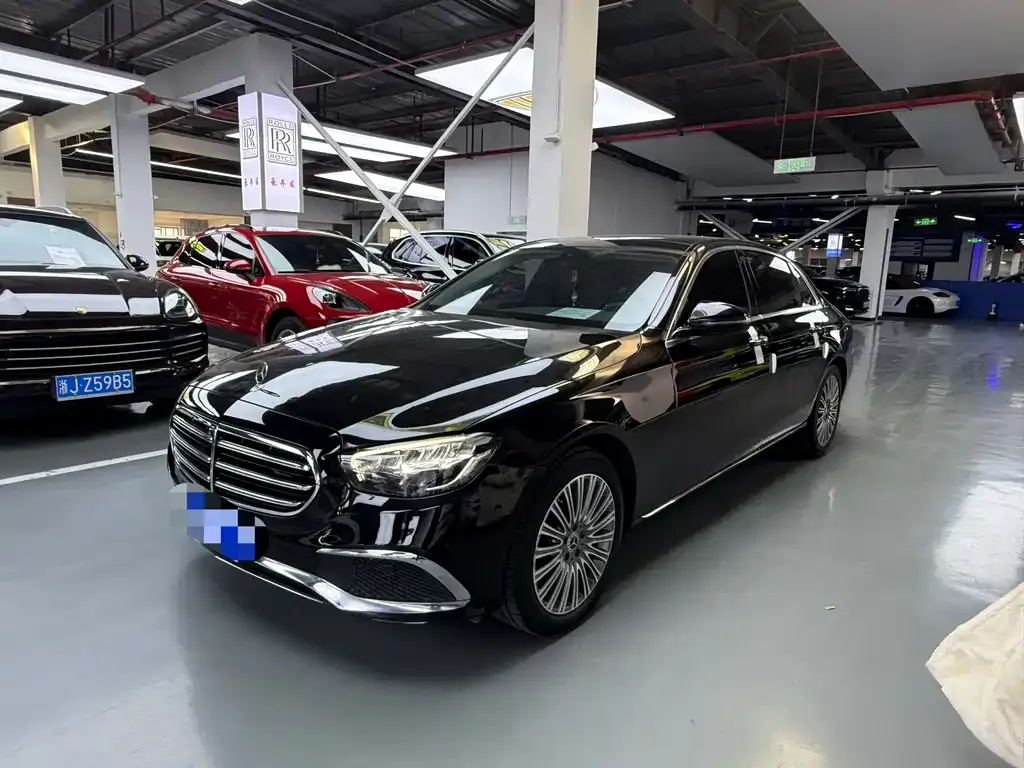 Mercedes-Benz E-Class — фото 1
