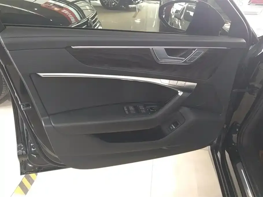 Audi A6L 2024 из CN, фото 2