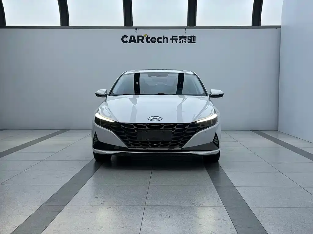Hyundai Elantra 2023 из CN, фото 1