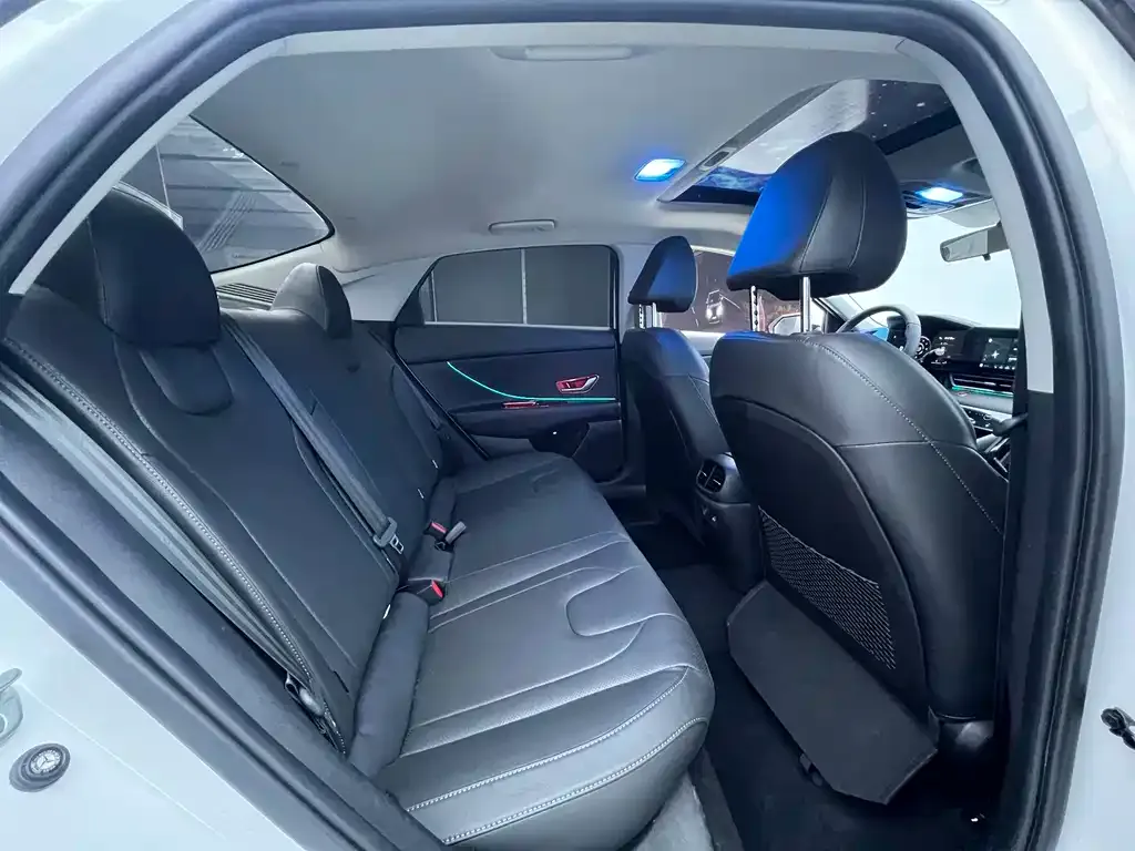 Hyundai Elantra 2023 из CN, фото 10