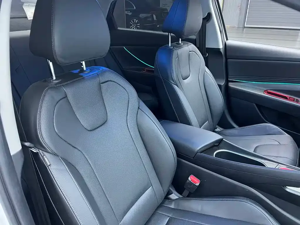 Hyundai Elantra 2023 из CN, фото 3