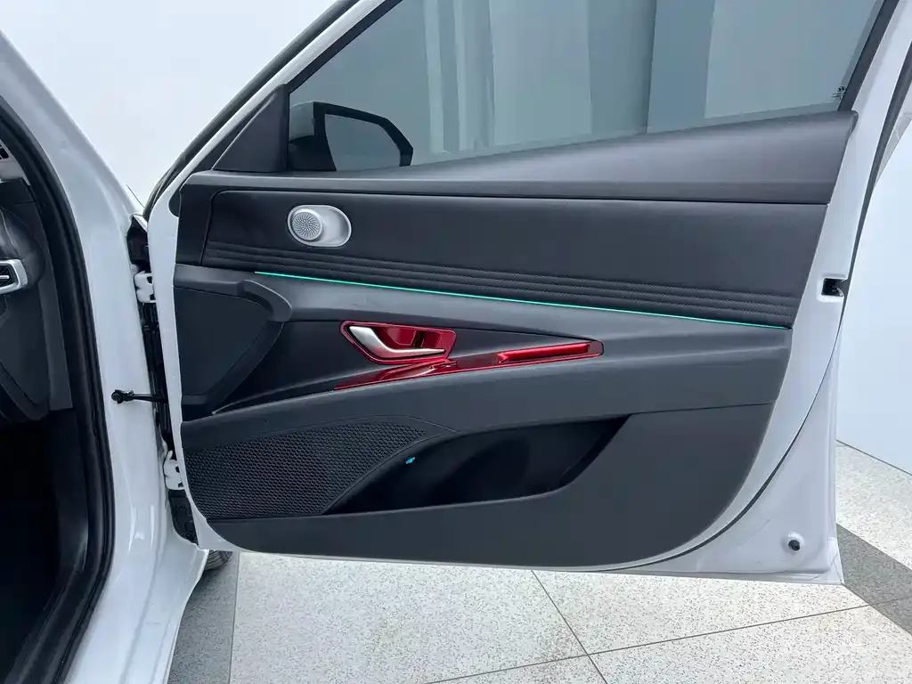 Hyundai Elantra 2023 из CN, фото 4